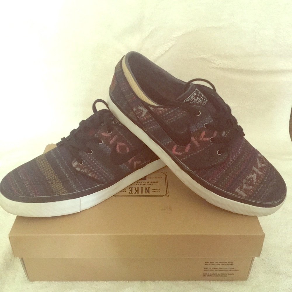 Stefan Janoski “Hacky sack”